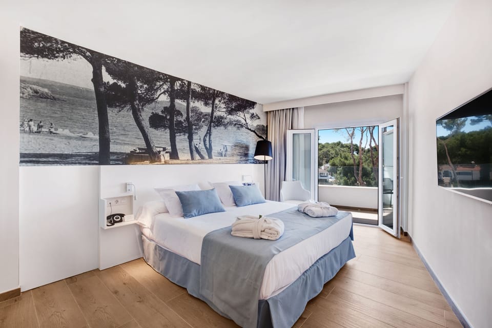Room, Sea View (Gold Level - Zona Cala) (+16) | Minibar, in-room safe, soundproofing, WiFi (free)