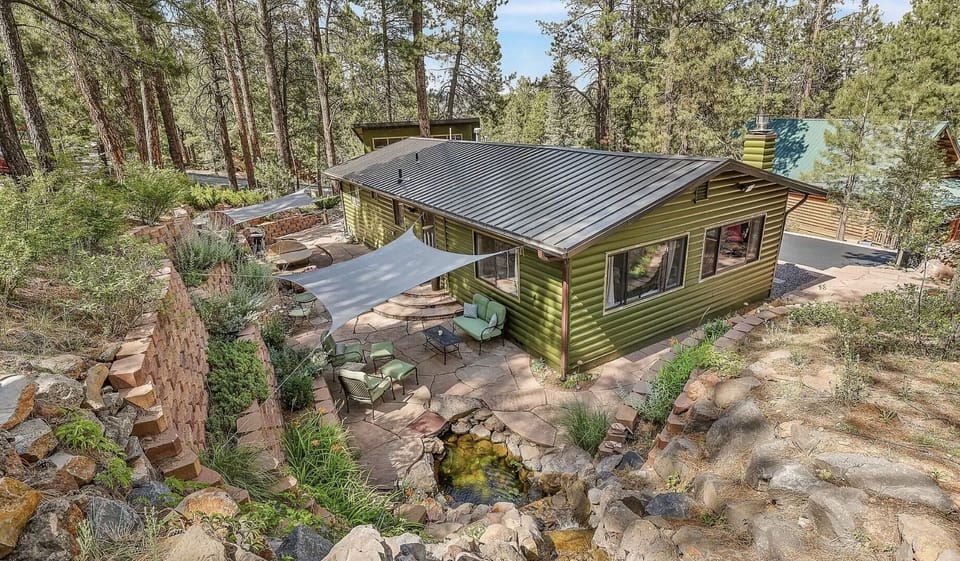 Cozy Cabin - vintage 1963 cabin