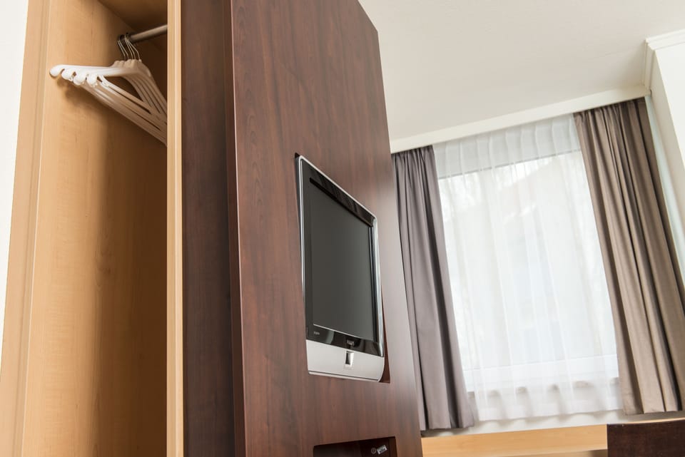 In-room safe, desk, soundproofing, iron/ironing board
