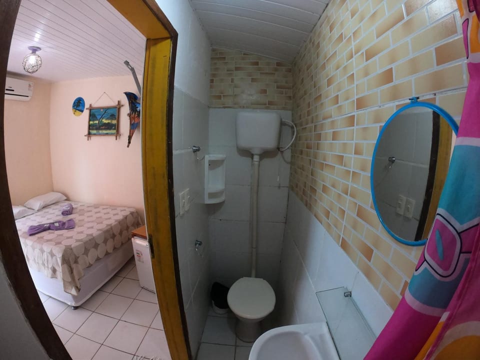 Economy Twin Room | Bathroom | Shower, towels