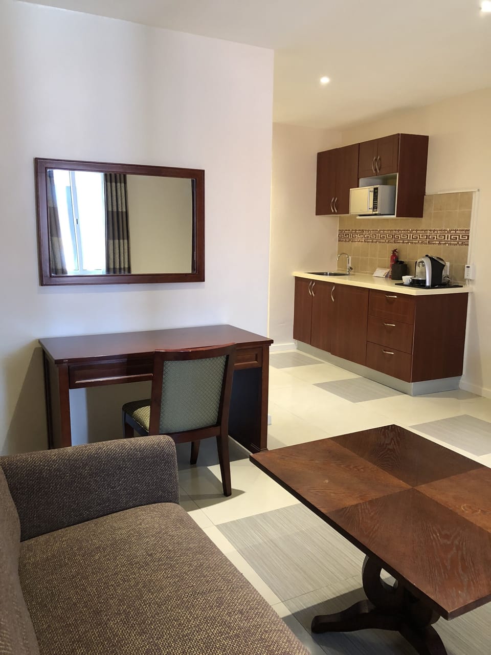 Studio Suite, Kitchenette | In-room business center