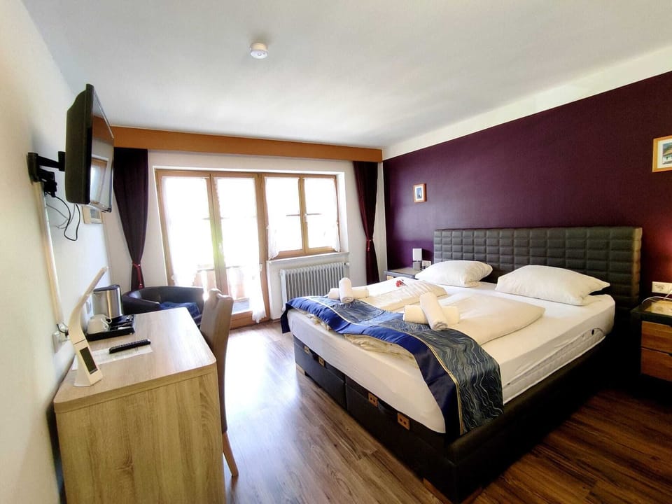 Room | Individually furnished, desk, free WiFi, bed sheets