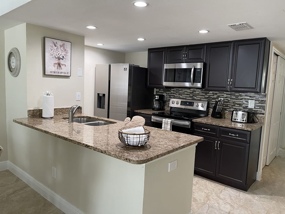 Family Apartment | Private kitchen | Full-size fridge, microwave, oven, dishwasher