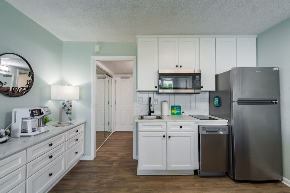 Kitchenette with dishwasher!