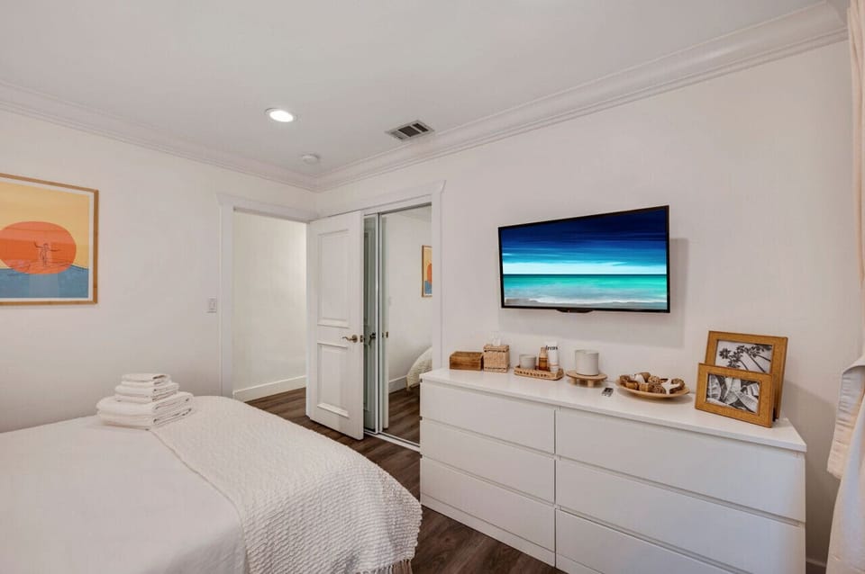 Bedroom 3 with queen size and smartTv