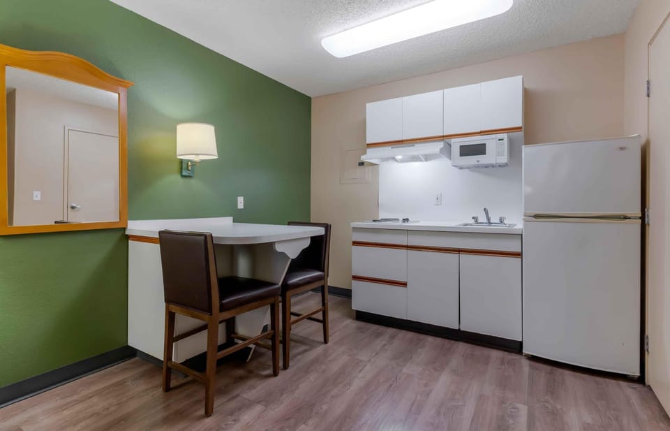 Deluxe Studio, 1 King Bed with Sofa bed, Non Smoking | Private kitchen | Fridge, microwave, stovetop, coffee/tea maker