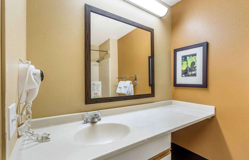 Extended Stay America Select Suites Chicago Naperville East Hotel in Naperville