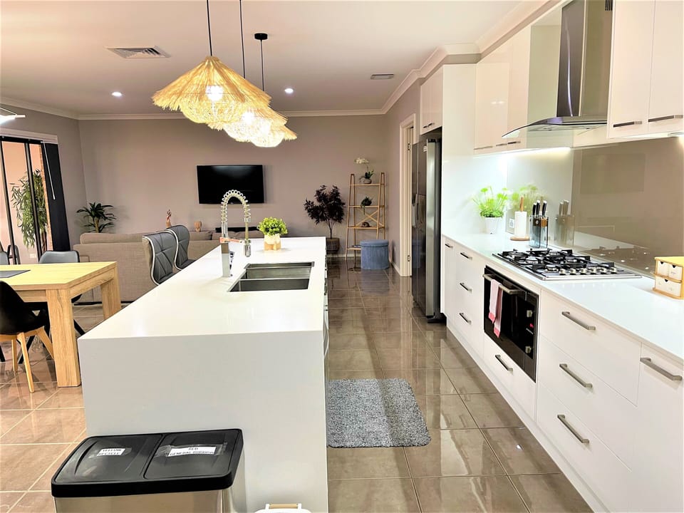Full kitchen with gas cooktop and led lighting with dish washer