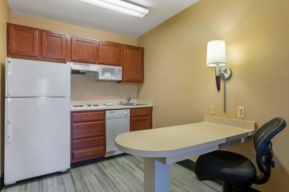 Deluxe Studio, Multiple Beds, Non Smoking | Private kitchen | Fridge, microwave, stovetop
