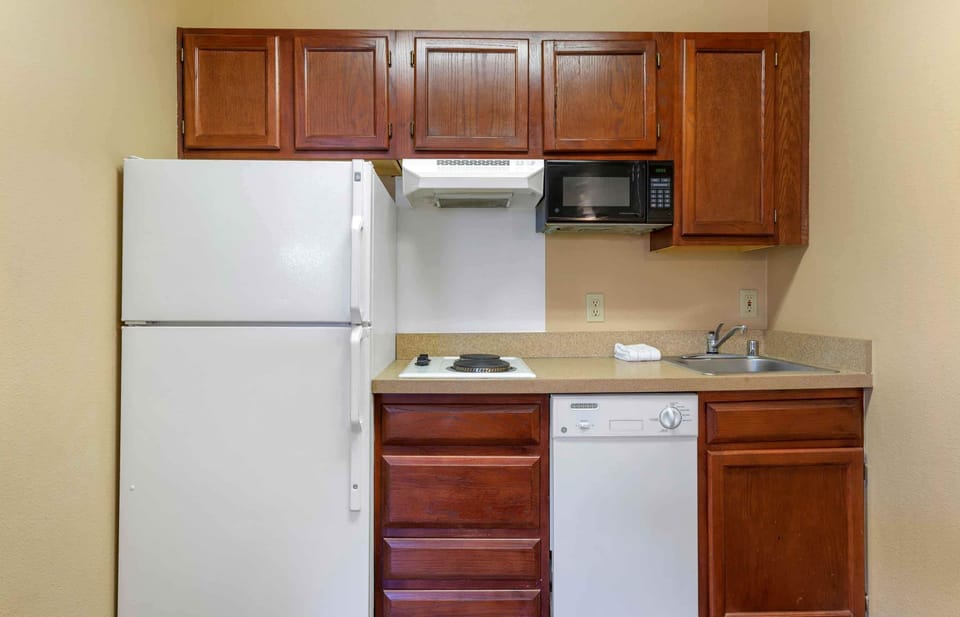 Fridge, microwave, stovetop