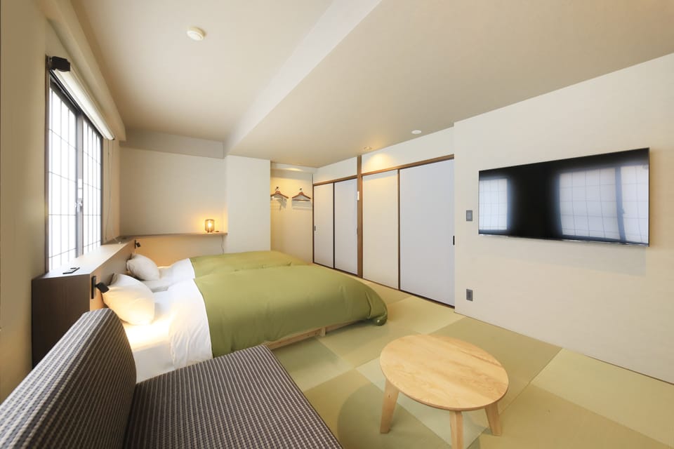 Twin Room | In-room safe, WiFi (free), bed sheets