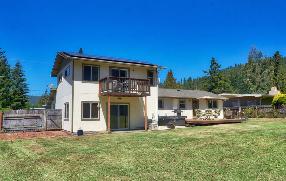 Fully enclosed back yard