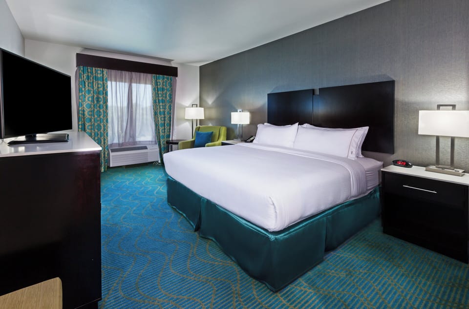 In-room safe, desk, laptop workspace, soundproofing