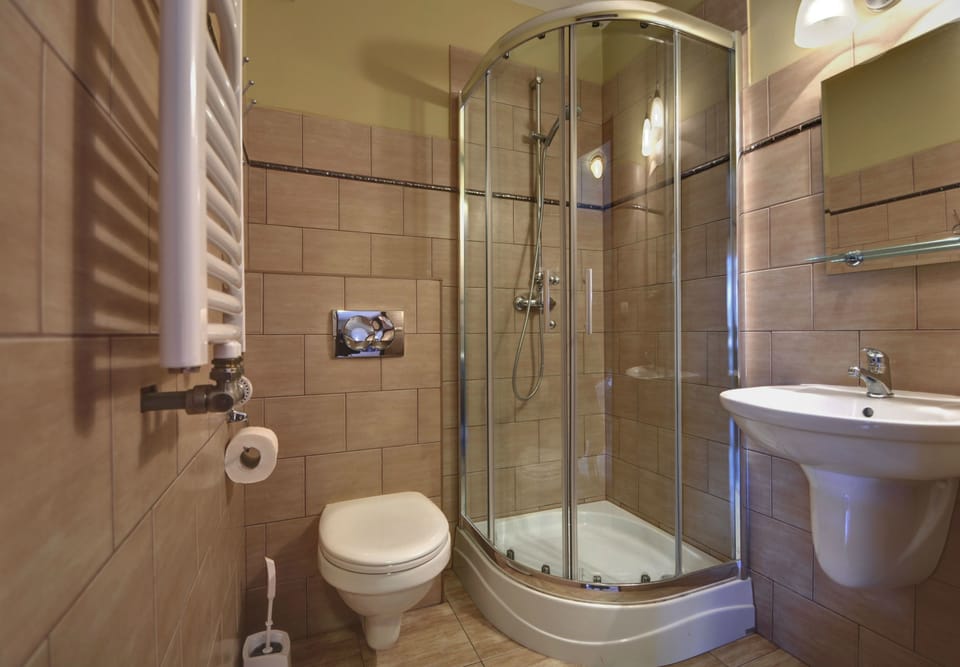 Shower, towels