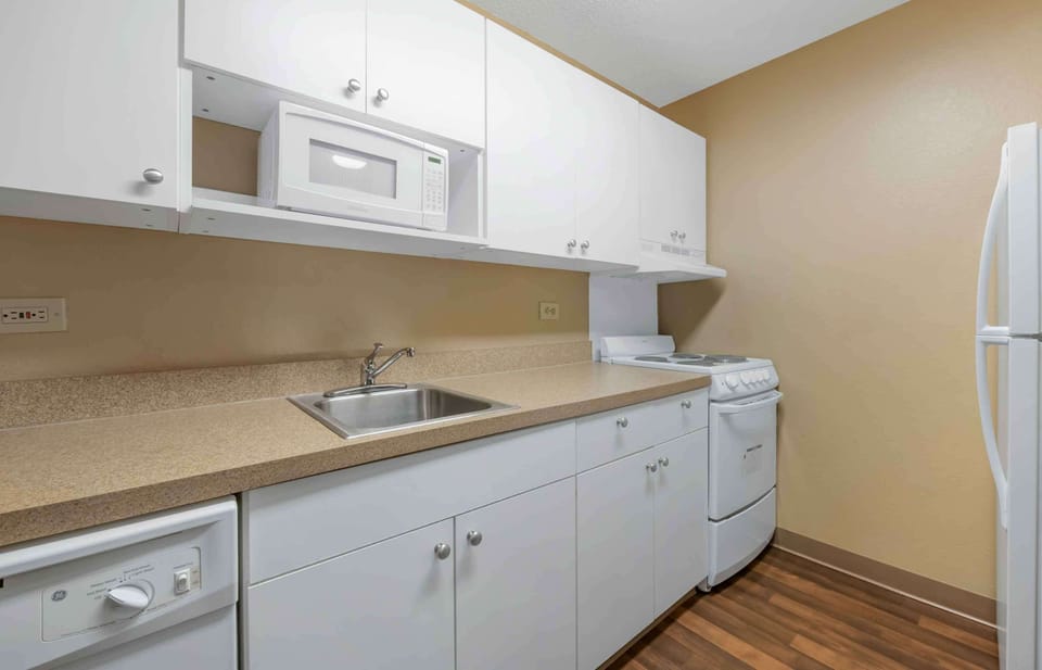 Fridge, microwave, stovetop
