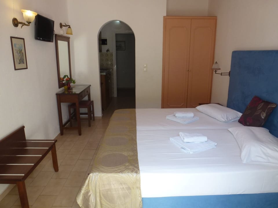 Studio | In-room safe, desk, free cribs/infant beds, free WiFi