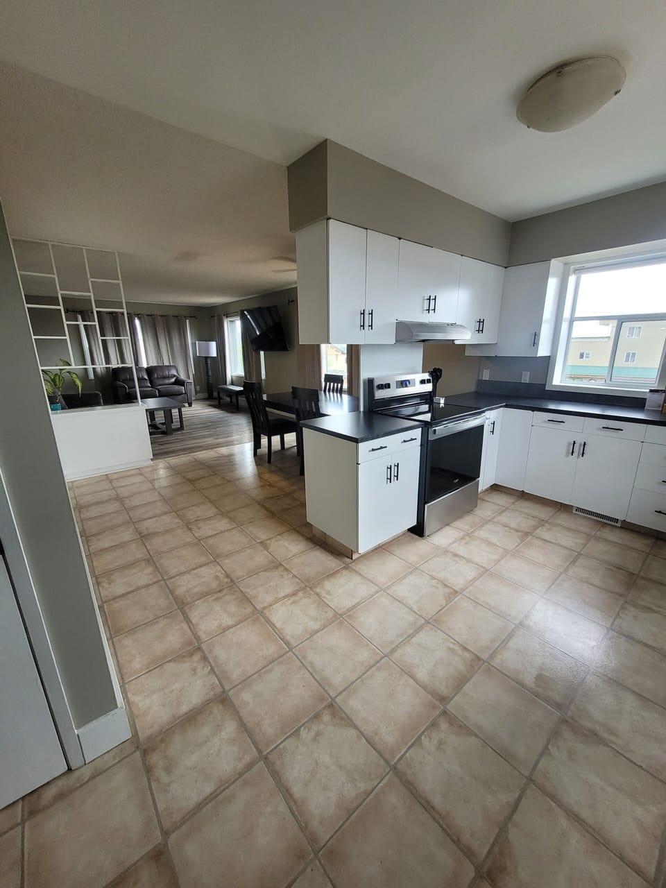 Guest House - Pet Friendly / No Wheelchair Access | Private kitchen | Coffee/tea maker