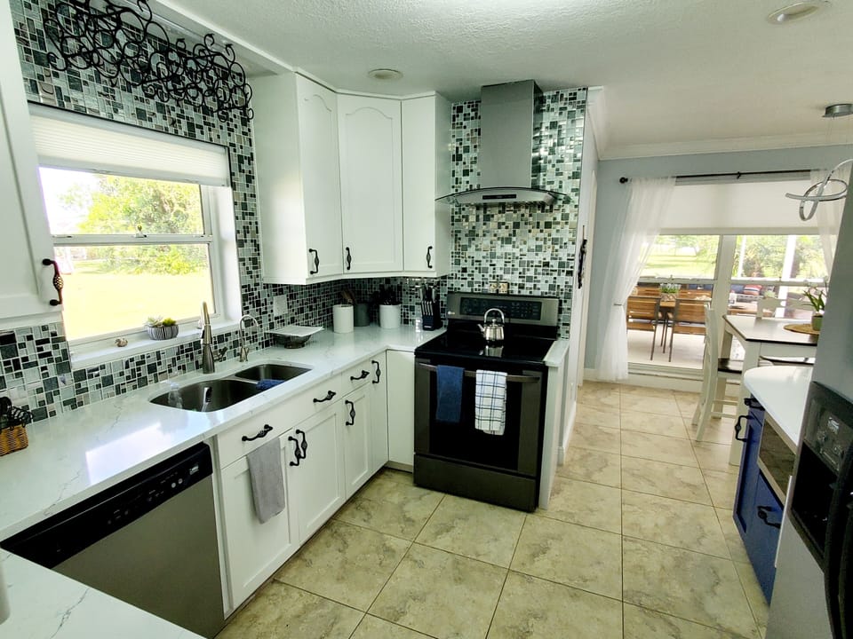 Kitchen pic 2