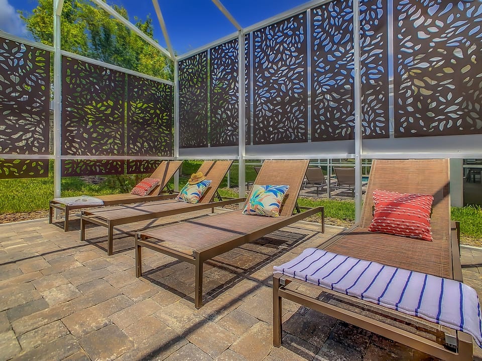 4 Loungers