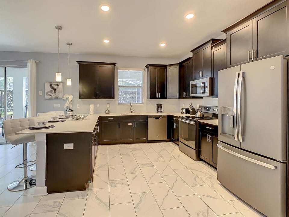 Full Modern Kitchen