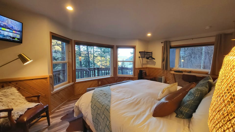 Master bedroom overlooking the lake 