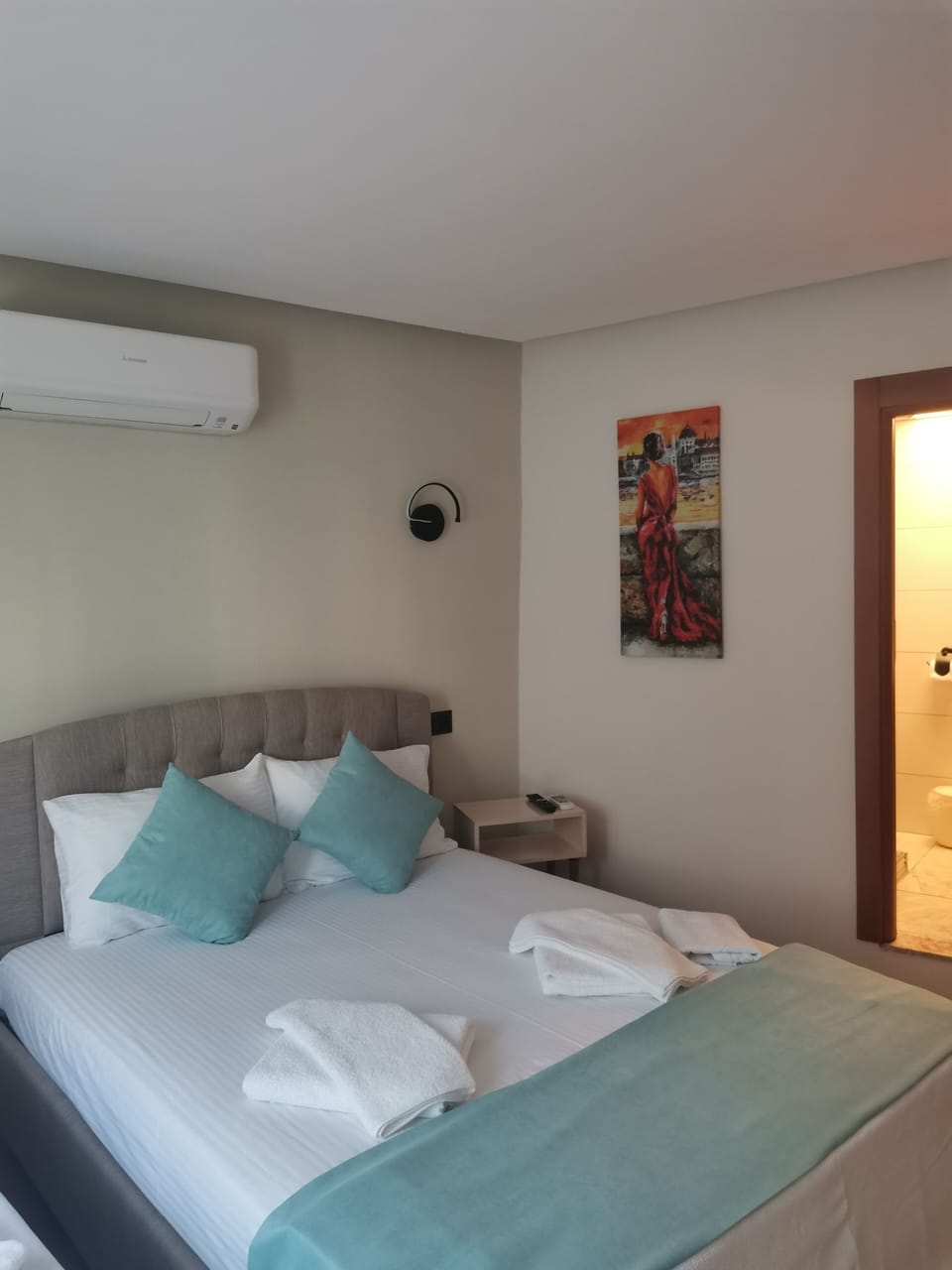Economy Room, Non Smoking | Egyptian cotton sheets, premium bedding, Select Comfort beds, free WiFi