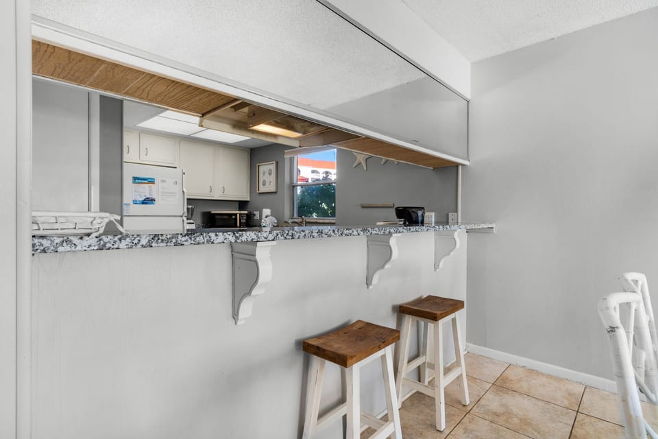 Eat-in bar seating