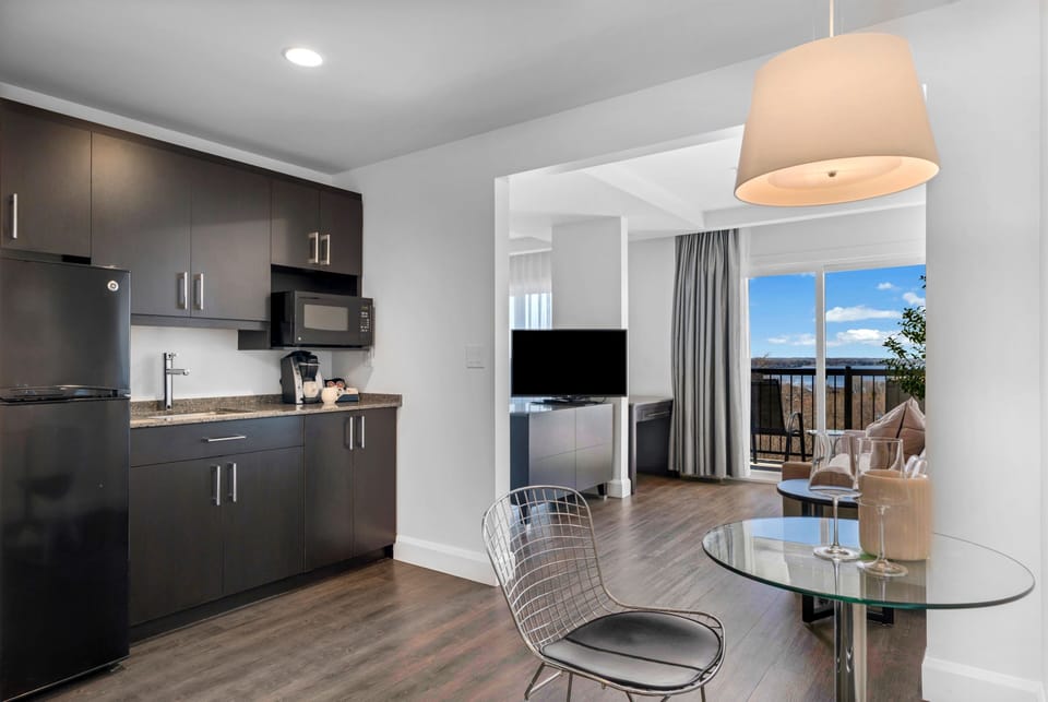 Junior Studio | Private kitchen | Mini-fridge, microwave, coffee/tea maker
