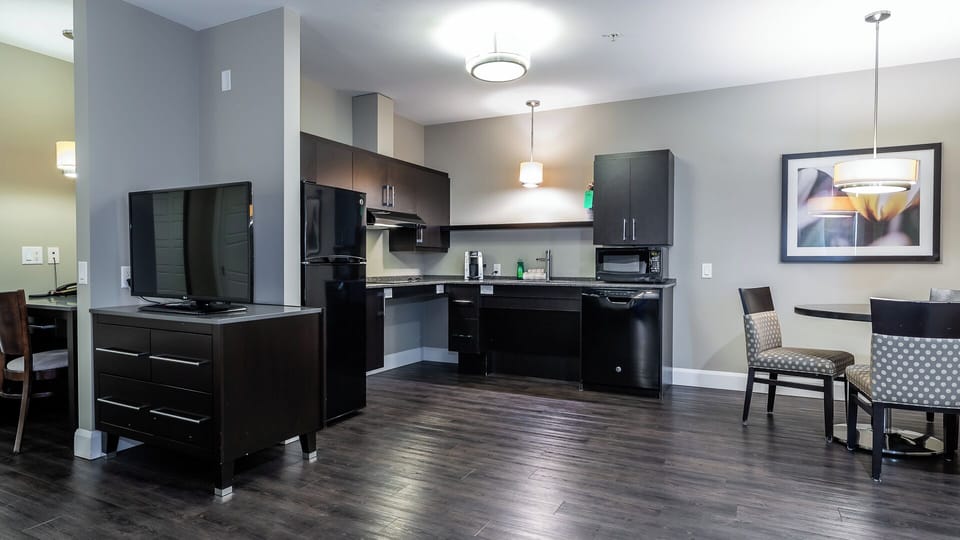 Comfort Studio | Private kitchen | Mini-fridge, microwave, coffee/tea maker