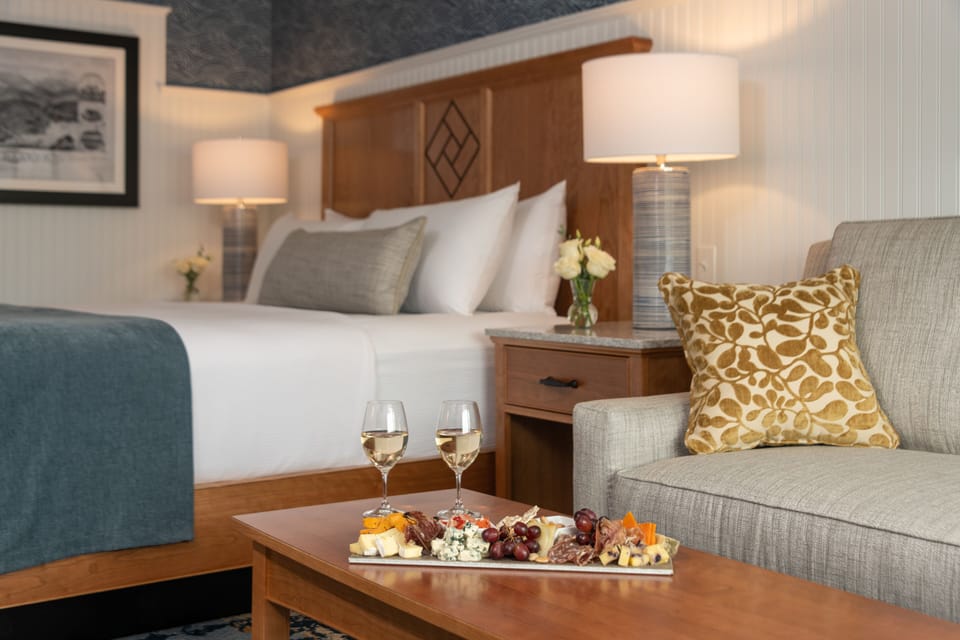 King, Grounds View | In-room safe, blackout drapes, iron/ironing board, free WiFi