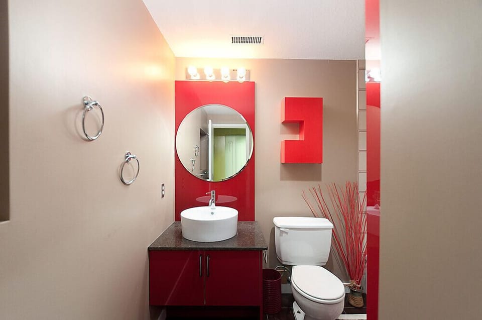 Kitsilano Room | Bathroom | Free toiletries, hair dryer, bathrobes, slippers