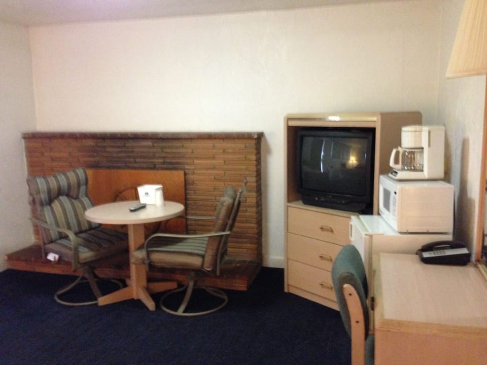 Suite, 2 Bedrooms | Living area | Flat-screen TV