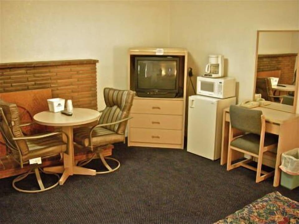 Suite, 2 Bedrooms | Living area | Flat-screen TV
