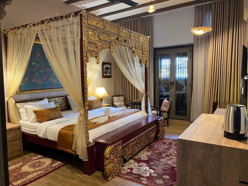 Love Suite | Premium bedding, down comforters, free minibar, free WiFi