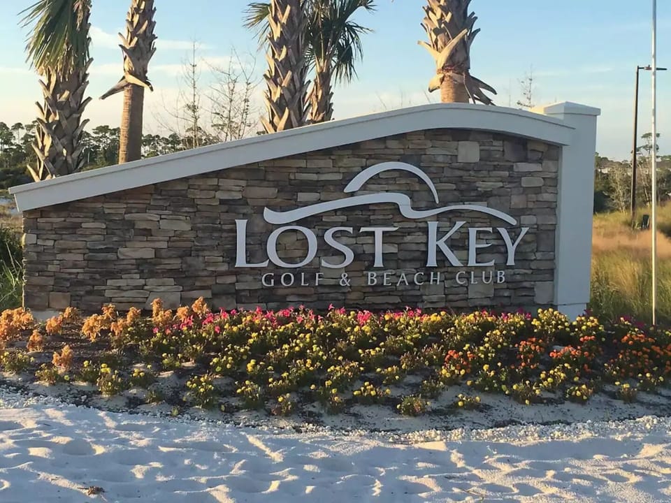 As our guests you have exclusive access to the Lost Key Golf and Beach Club