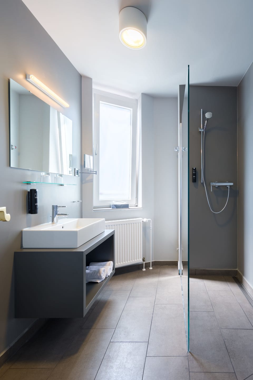 Shower, hair dryer, towels, shampoo