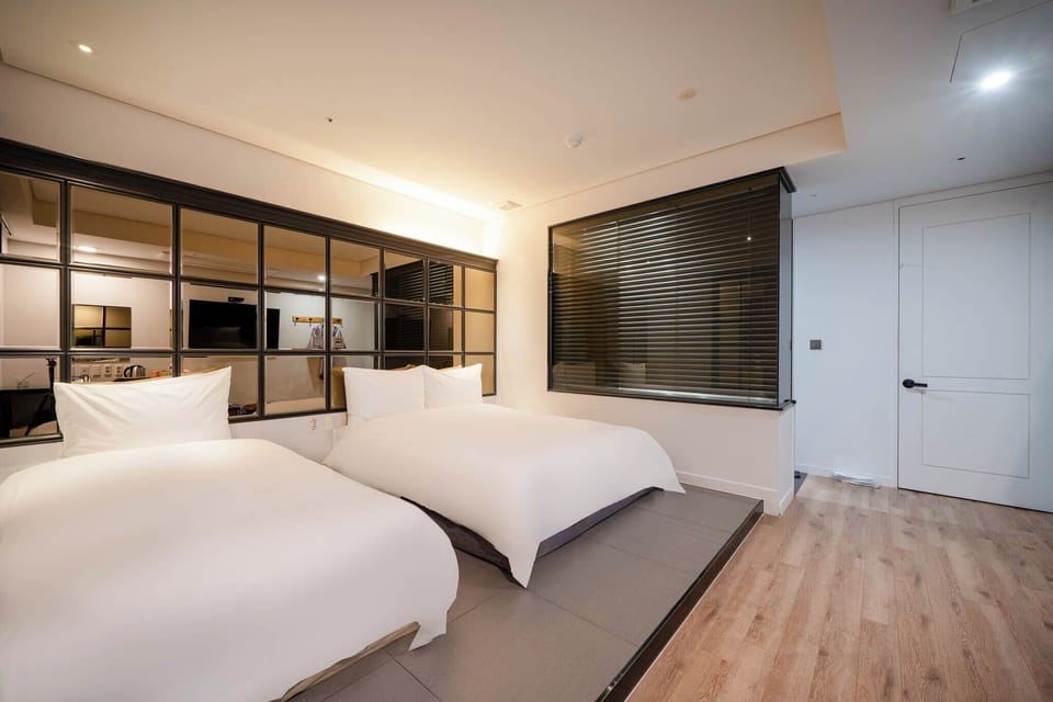 Deluxe Twin (5 Free OTTs Available) | Individually decorated, desk, soundproofing, free WiFi