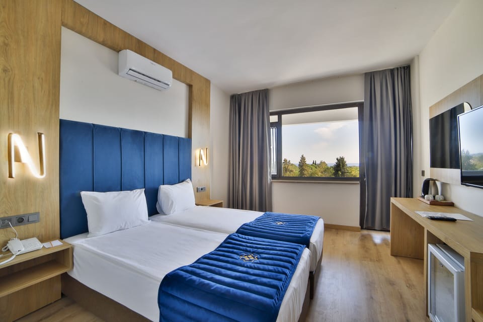 Standard Room, Pool View | Minibar, in-room safe, free WiFi, bed sheets