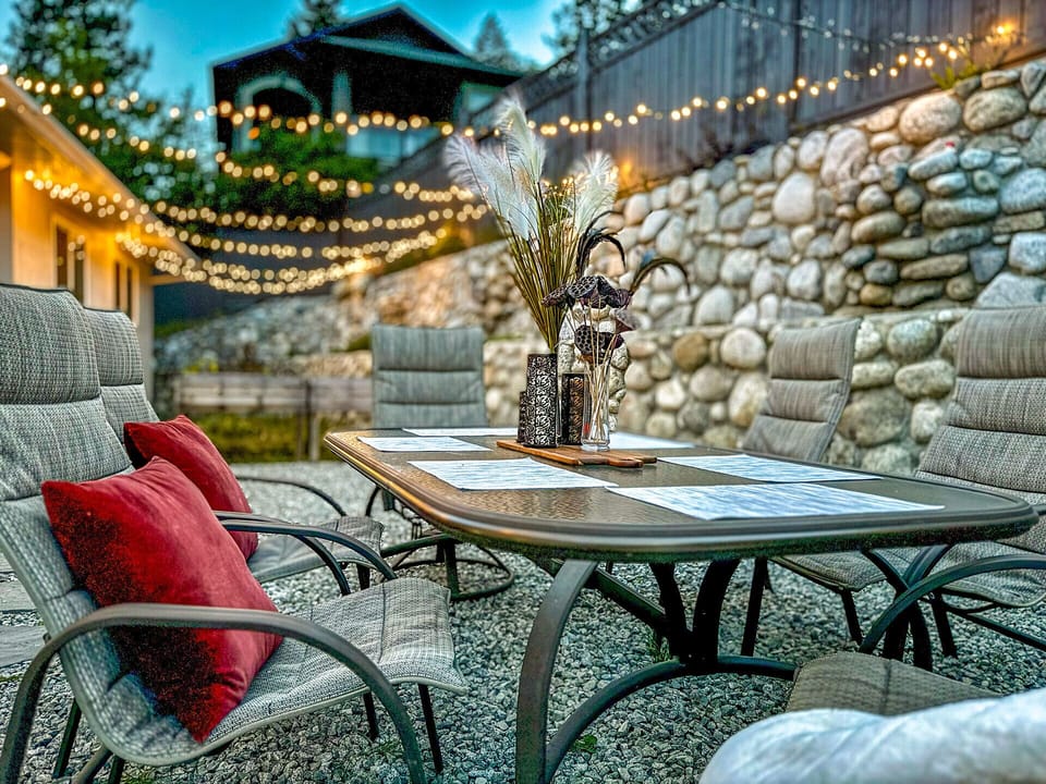 Backyard dining seating 6
