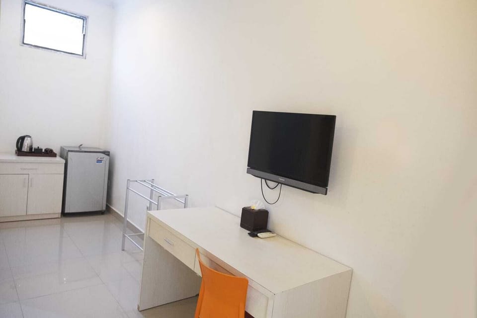 Superior Room, 1 Queen Bed | Desk, laptop workspace, WiFi (free), bed sheets