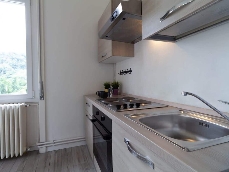 kitchen Casetta di Elie - Solo Affitti Brev large and bright studio with kitchen equipped with oven, refrigerator, free wifi