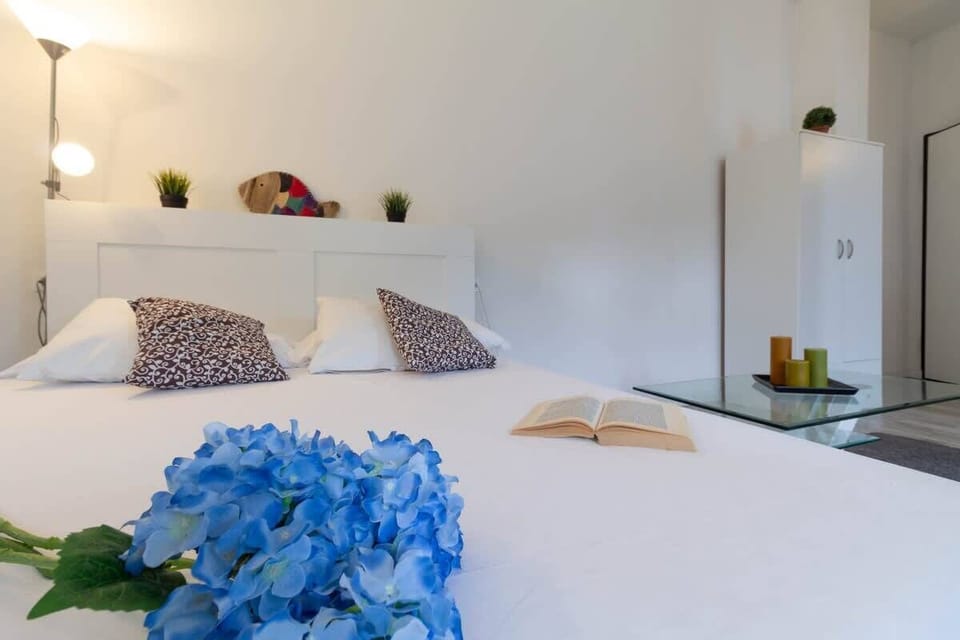 sleeping area Casetta di Sarah - Solo Affitti Brevi  studio apartment with double bed, linen and sheets supply, free wifi