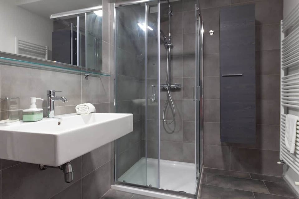 Bathroom apartment Papavero- Affitti Brevi Italia near the historic center. Ideal for couples or business stays. Kitchenette equipped and furnished with every comfort. wifi free laundry including parking nearby

