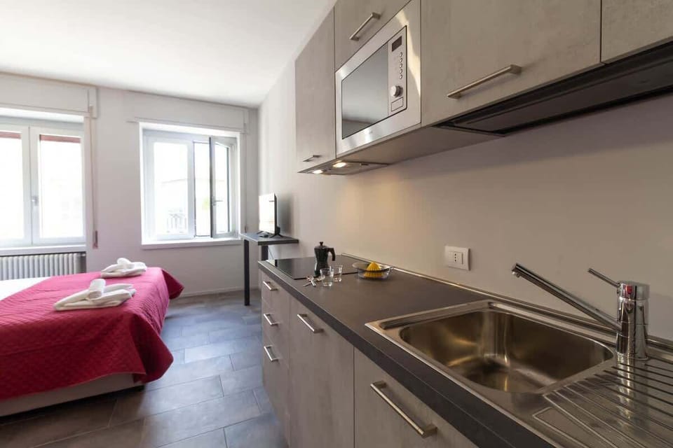 Kitchen apartment Papavero - Affitti Brevi Italia near the historic center. Ideal for couples or business stays. Kitchenette equipped and furnished with every comfort. wifi free laundry including parking nearby induction plan