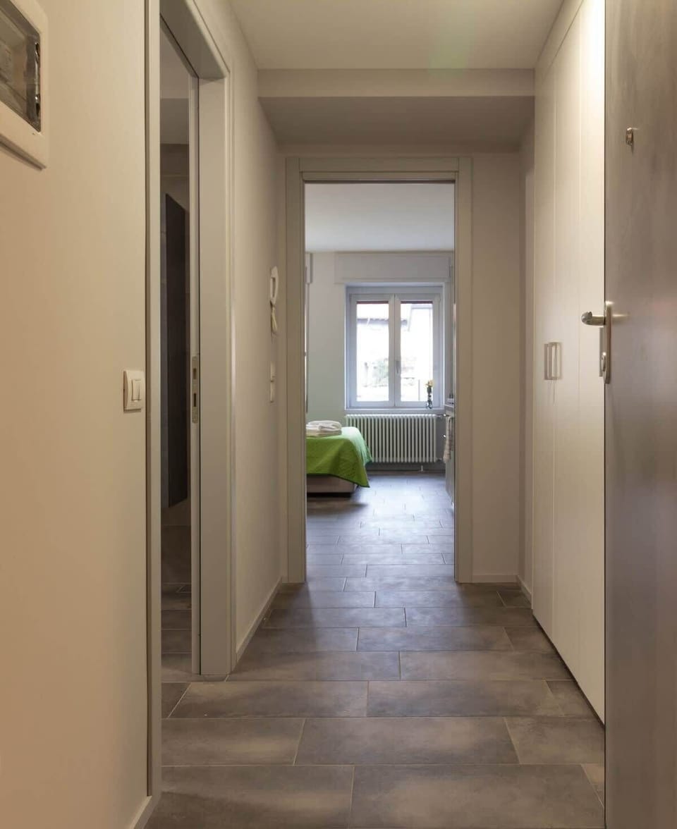 entry apartment Lime - Affitti Brevi Italia  near the historic center. Ideal for couples or business stays. Kitchenette equipped and furnished with every comfort. wifi free laundry including parking nearby wide closet
