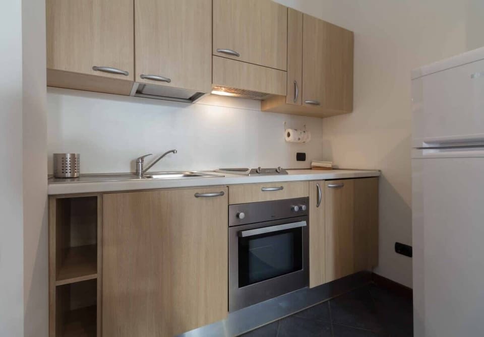kitchen Galleria Roma Studio - Solo Affitti Brevi fully equipped kitchen with oven