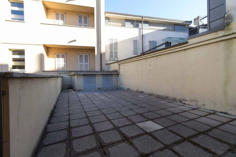 terrace Galleria Roma Studio - Solo Affitti Brevi studio apartment in the historic center with large terrace overlooking the internal courtyard, near bars and restaurants