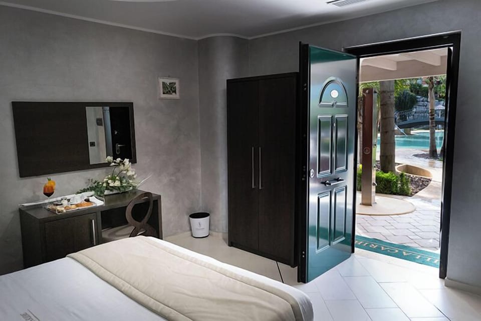 Pool Villa Superior | Hypo-allergenic bedding available, minibar, in-room safe, desk