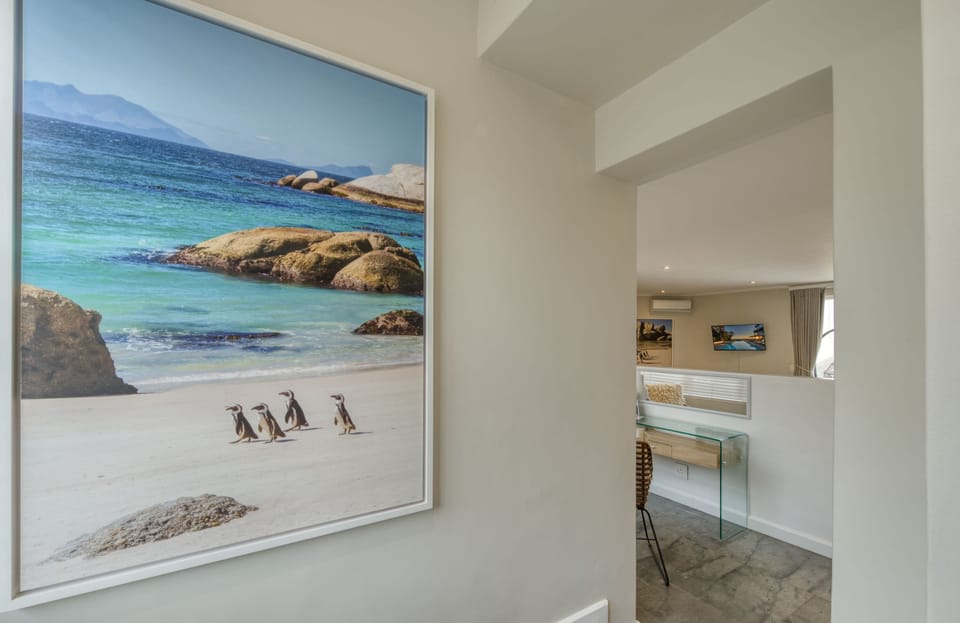 Classic Room, 1 King Bed, Pool View | Hypo-allergenic bedding, minibar, in-room safe, individually decorated