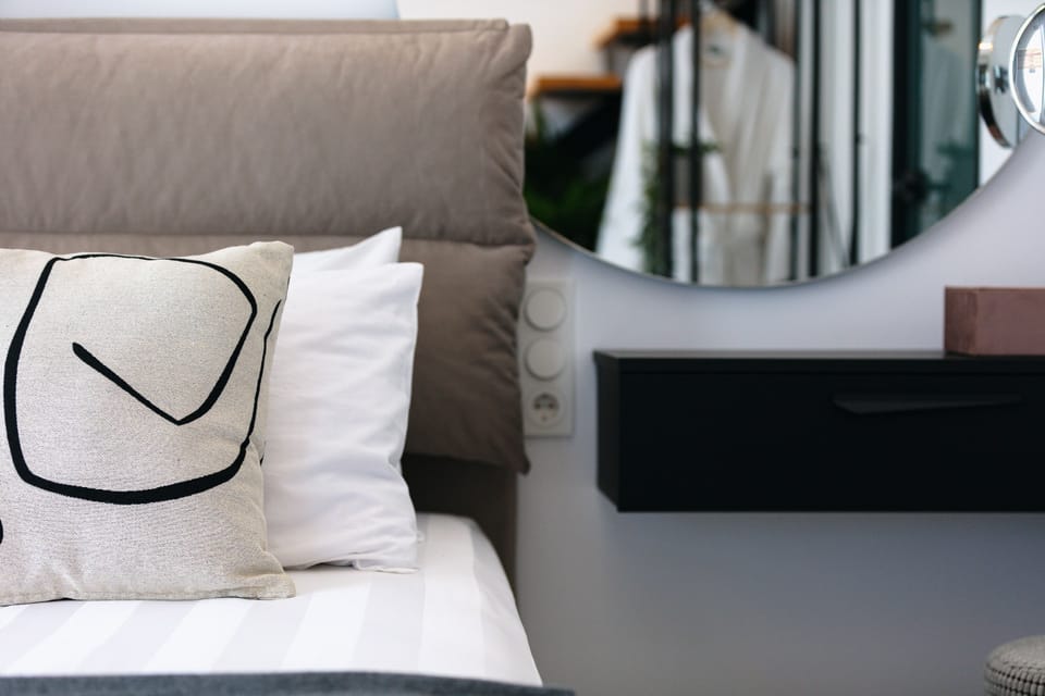 Stimulating bedroom design.